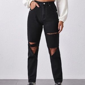 BAGGY RIPPED JEANS